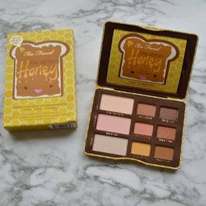 Too Faced Peanut Butter and Honey Palette